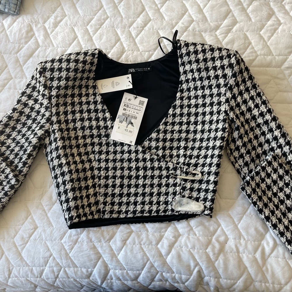 Brand new with tags blazer from Zara . Size xsmall .